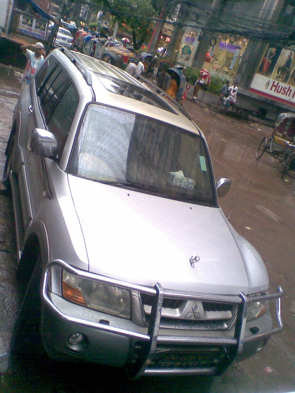 MITSUBISHI PAJERO JEEP large image 0