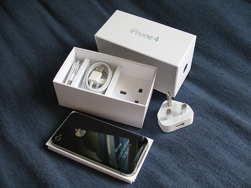 iPhone 4 16GB unlock Brand new condition with Box. large image 0