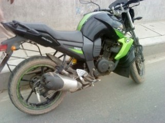 YAMAHA FZS