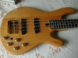 YAMAHA BB604 with bass amp