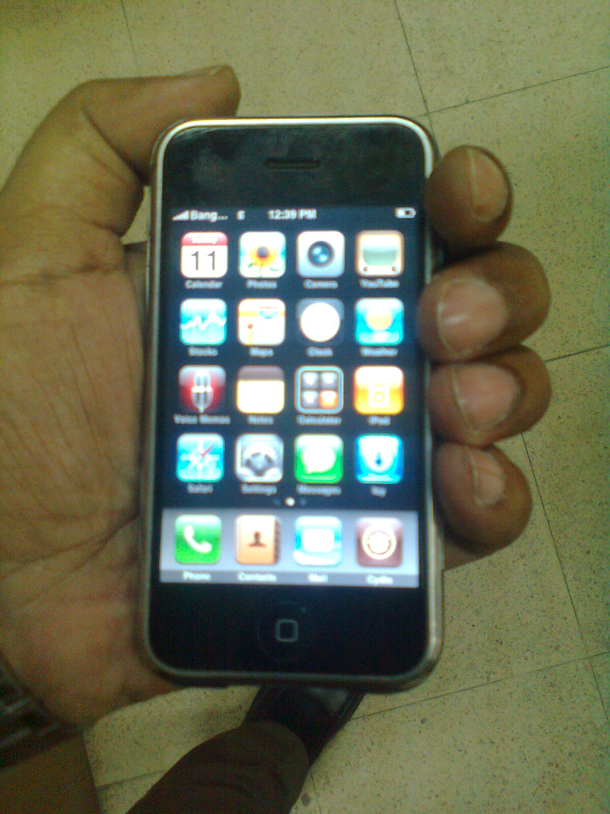 i Phone 4GB large image 1