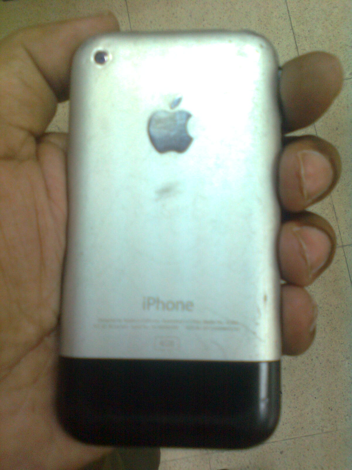 i Phone 4GB large image 2