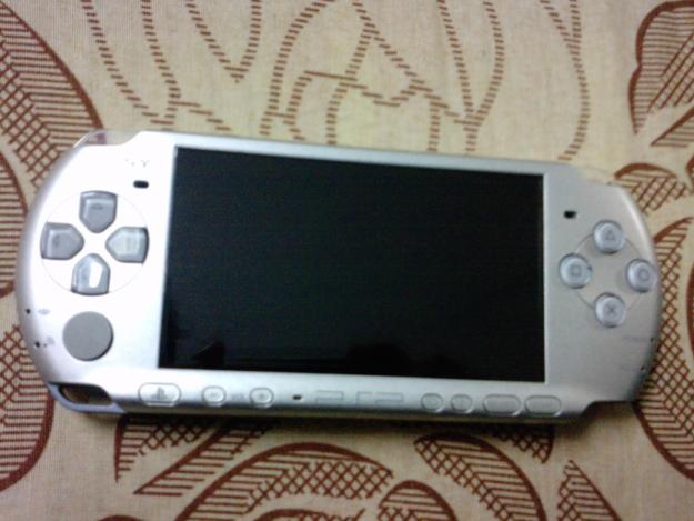 PSP 3004 modded with 8Gb memory stick original game large image 1