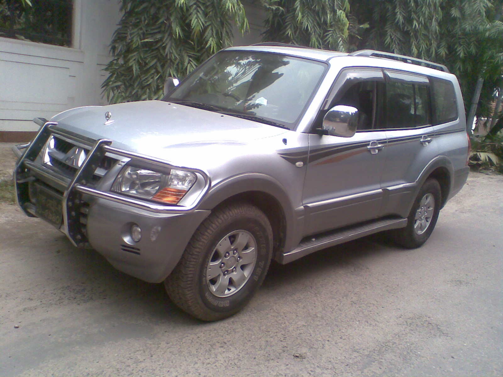 Mitsubishi Pajero V6 Jeep 2004 Model large image 1