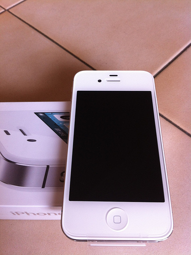 Apple iPhone 4S 32GB 64GB large image 0