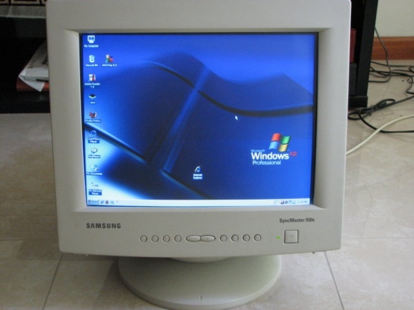 Samsung 15 CRT Monitor large image 0