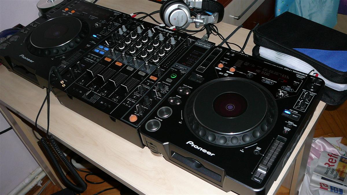 2x PIONEER CDJ-1000MK3 1x DJM-800 MIXER DJ PACKAGE large image 2