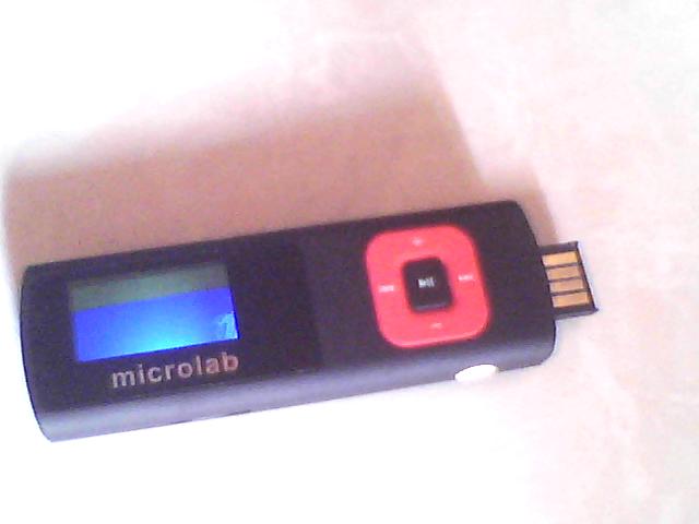 Microlab Mp3 wth 2gb Pendrive xtra memory slot. used 3 day large image 0