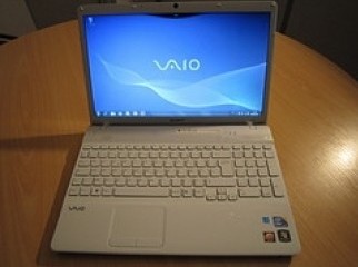 Sony VAIO VPC-S137GX B 13.3-Inch Laptop