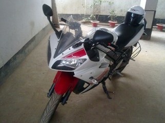 Yamaha R15 White Red