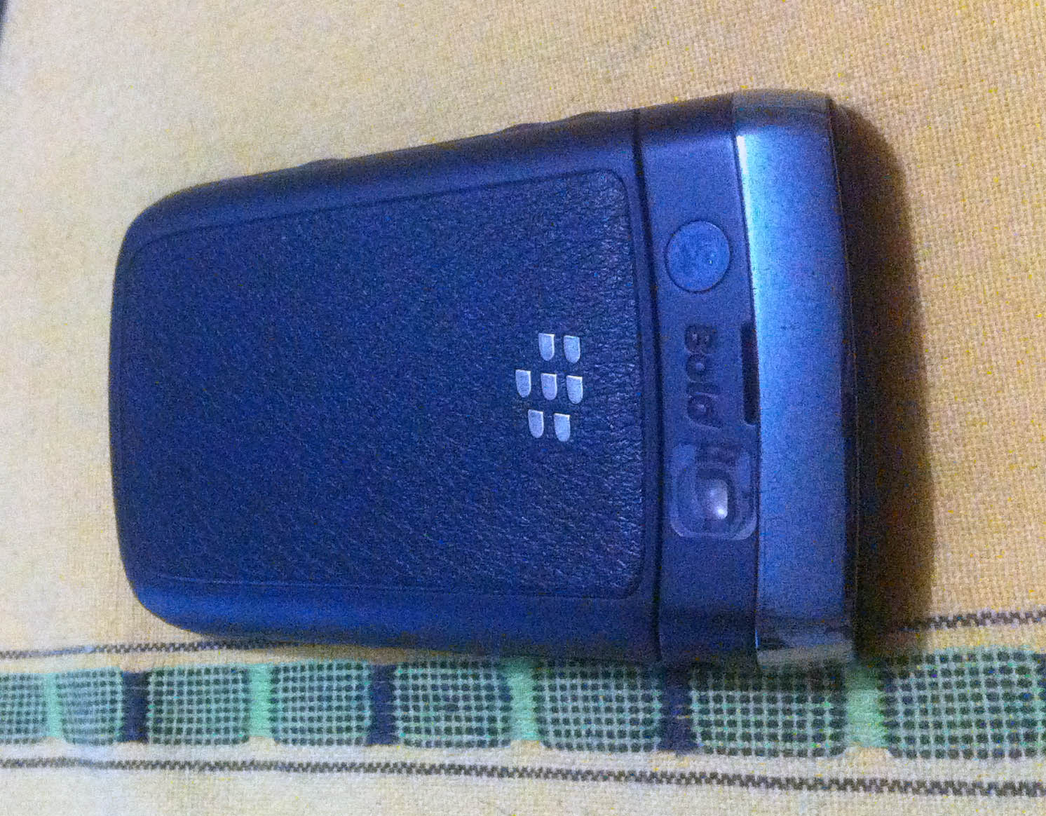 BlackBerry Bold 2 9700 fresh factory unlock. 3month used. large image 0