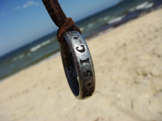 Uncharted 3 Nathan Drake s Ring Necklace large image 0
