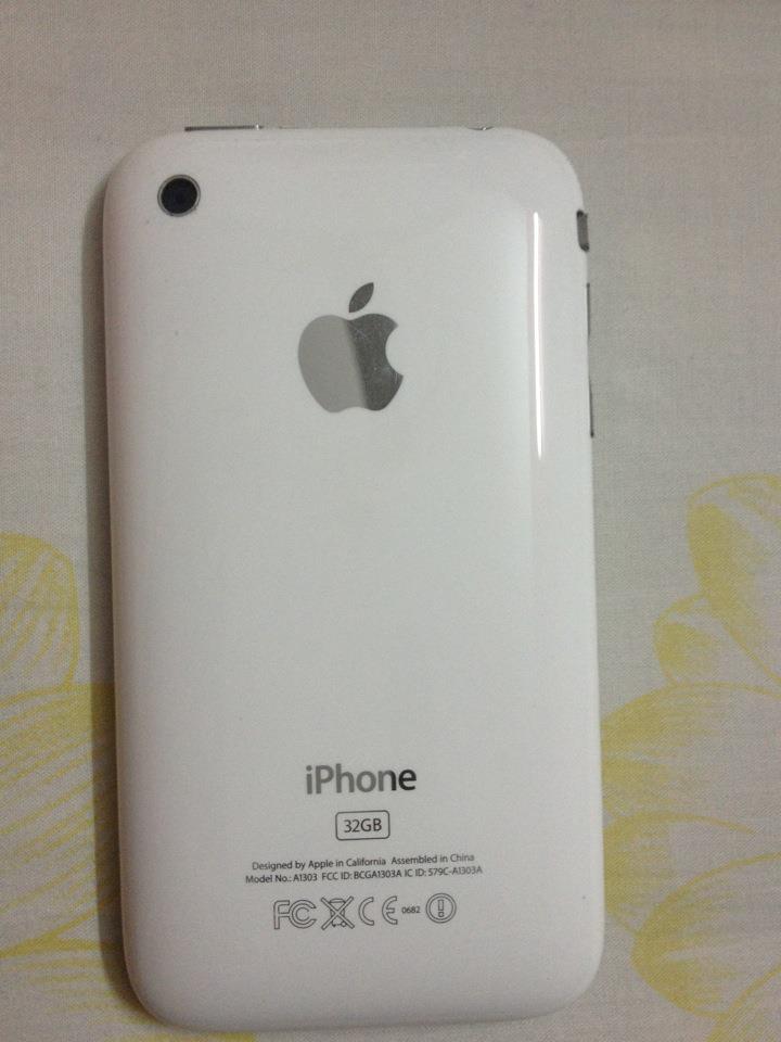 Iphone 3GS 32GB White with charger large image 0