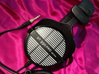Beyerdynamic DT990 Studio Moniotor grade headphone