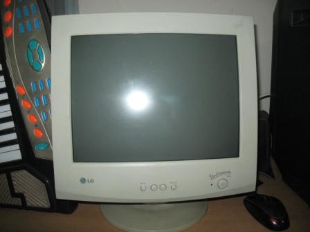 LG 15 Inch CRT Monitor large image 0