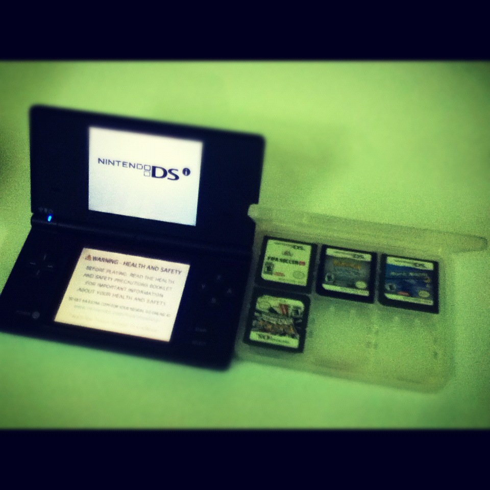 Nintendo DSi - Black with 5 games and much more large image 0