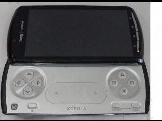Sony Ericsson Xperia PLAY R800i With Charger