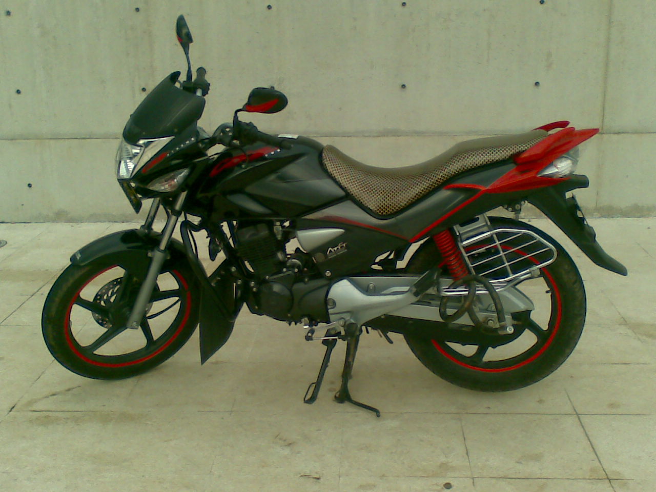 Hero Honda CBZ extreme 150 cc bike. its in a show room condi large image 0