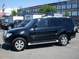 Mitubishi Pajero v97 2008 model 2010 reg..black..Fully loade