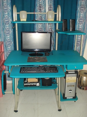 Green computer table with revolving chair large image 0