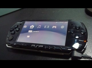 PSP 3002 Piano Black with 8 UMD n MOD urgent sell
