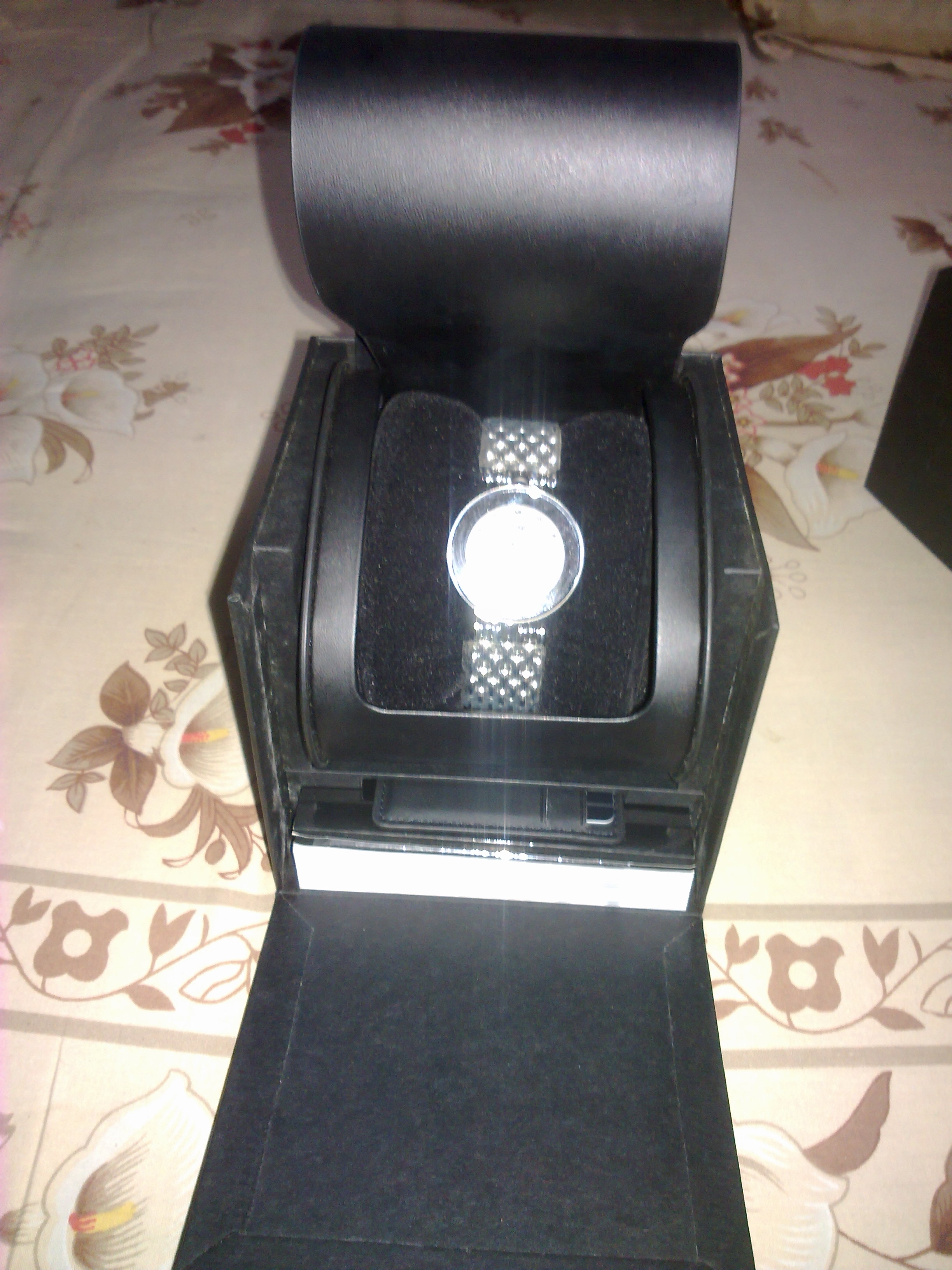 A new Rado Watch for sale.... Money is urjent...... large image 2