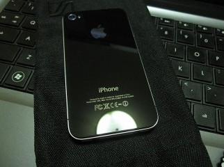 2 pic iphone sale fuctory unlock 4S 4 Brand NEw condition..