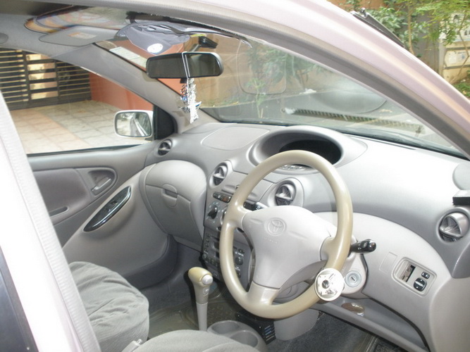 toyota platz.1000cc.model-2000 reg-2005.pink pearl colur large image 0