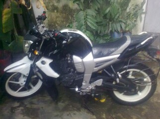 Yamaha FZ Black n White