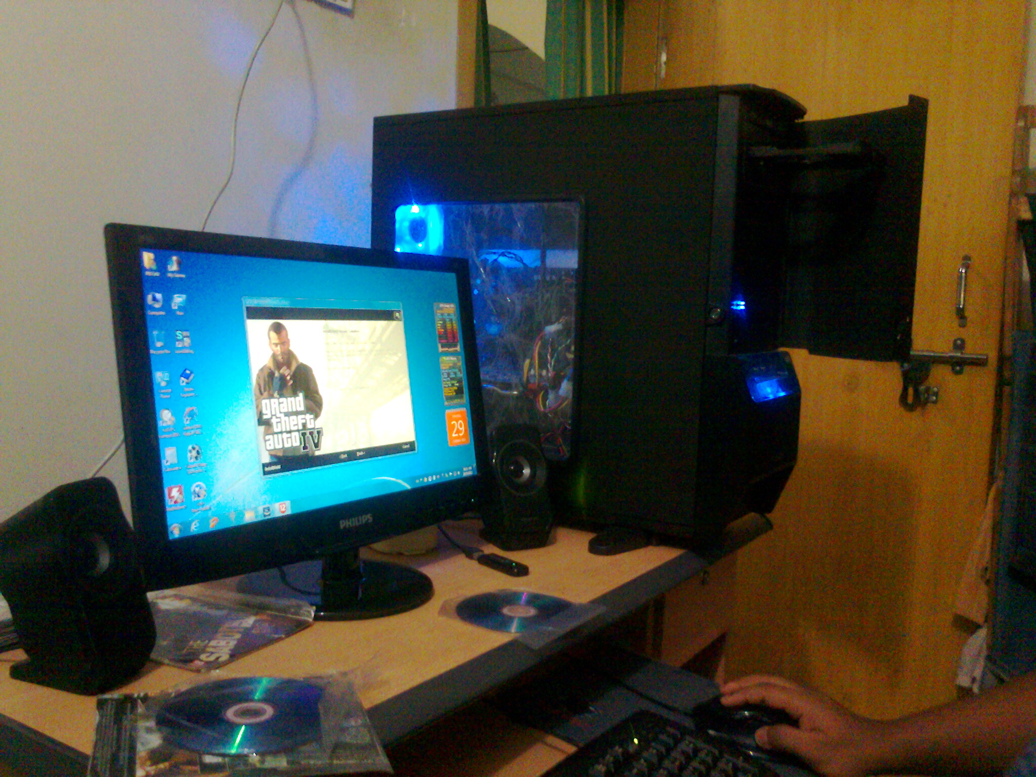 GAMING PC Core i7 GTX580 8GB RAM 22 LED etc.  large image 0