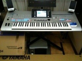 Yamaha Tyros 4 61-key Arranger Workstation Keyboard