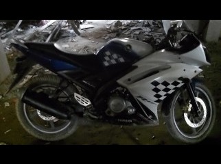 YAMAHA R15