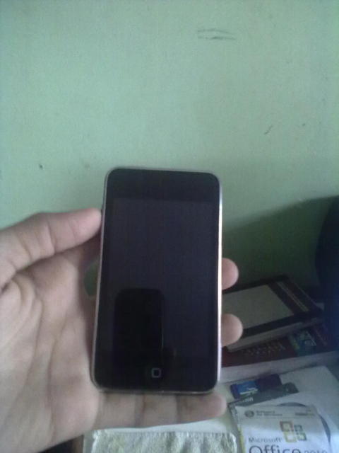 Ipod touch 2nd gen 8g n 3rd gen 32g for sell read inside plz large image 1