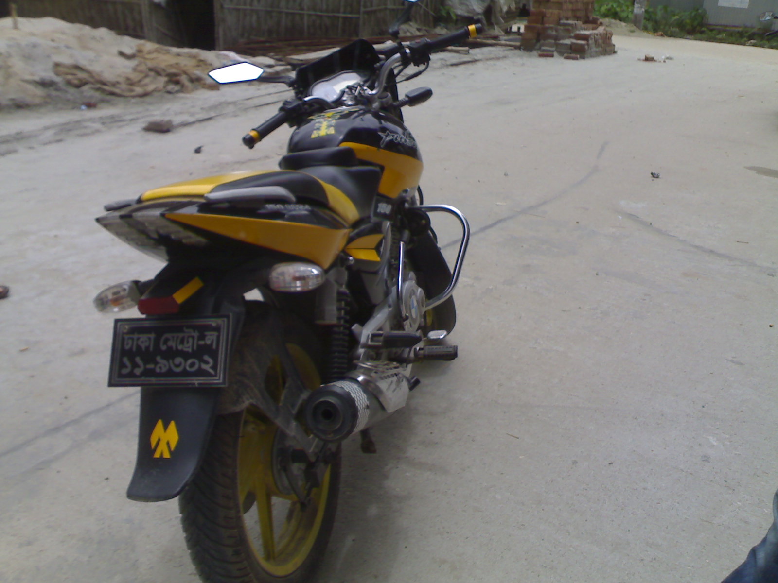 urgent sell pulsar white engine  large image 0