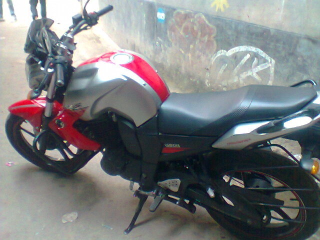 Yamaha Fzs Silver red color  large image 0