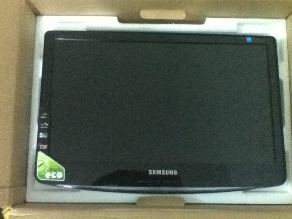 Full boxed samsung b1930 18.5 widescreen lcd 01683897797 large image 0