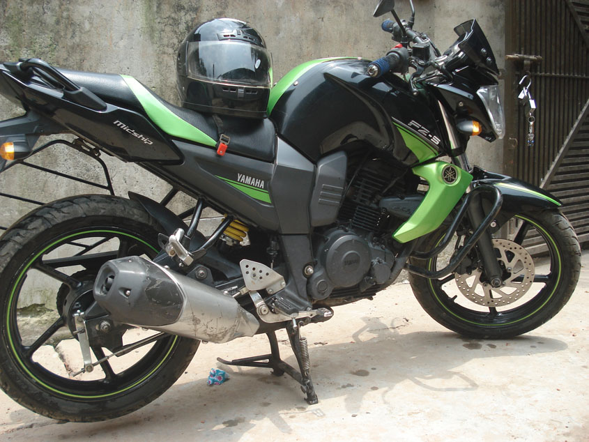 Yamaha FZs look like new very good condition with Papers  large image 0