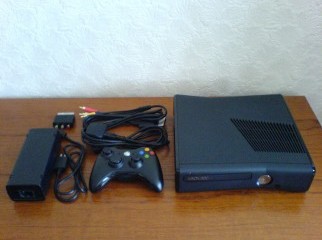 Xbox 360 slim 4gb BRAND NEW