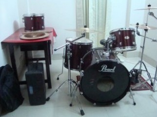 Pearl forum drum kit with Extra s