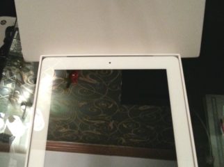 THE NEW IPAD IPAD3 WHITE 32GB 4G WIFI. INTACT BOX. FROM UK