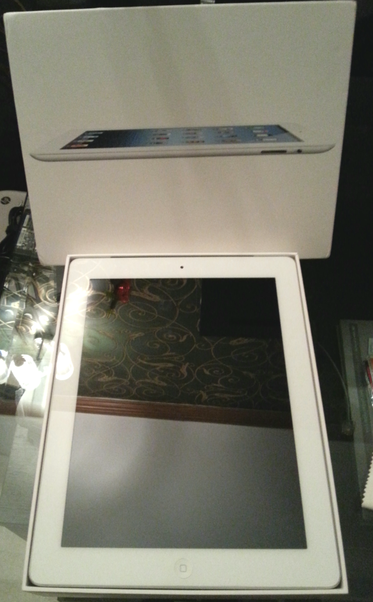 THE NEW IPAD IPAD3 WHITE 32GB 4G WIFI. INTACT BOX. FROM UK large image 0