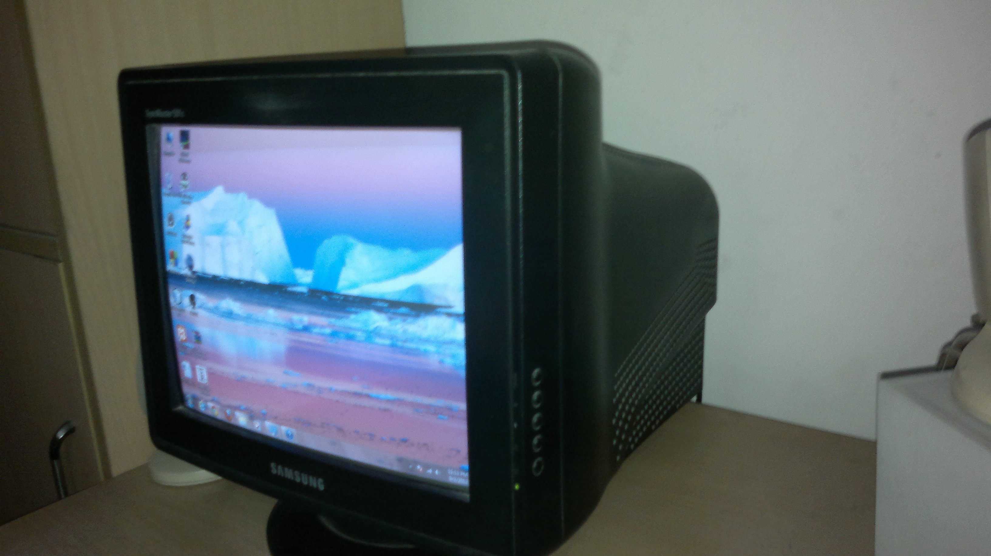 15 Black CRT Monitor large image 0