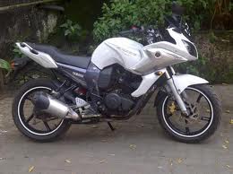 yamaha fazer white colur..... large image 0