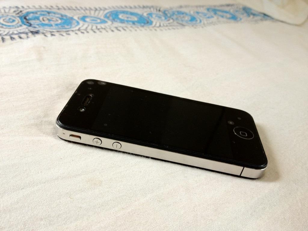 Apple Iphone 4 16GB Factory Unlocked with all accessories. large image 0