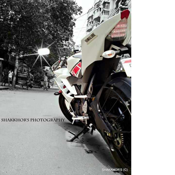 Yamaha R15 Version 2 white colour large image 1