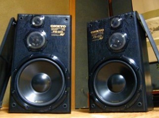 ONKYO 150 WATT 6 OMS SPEAKER MADE IN JAPAN.