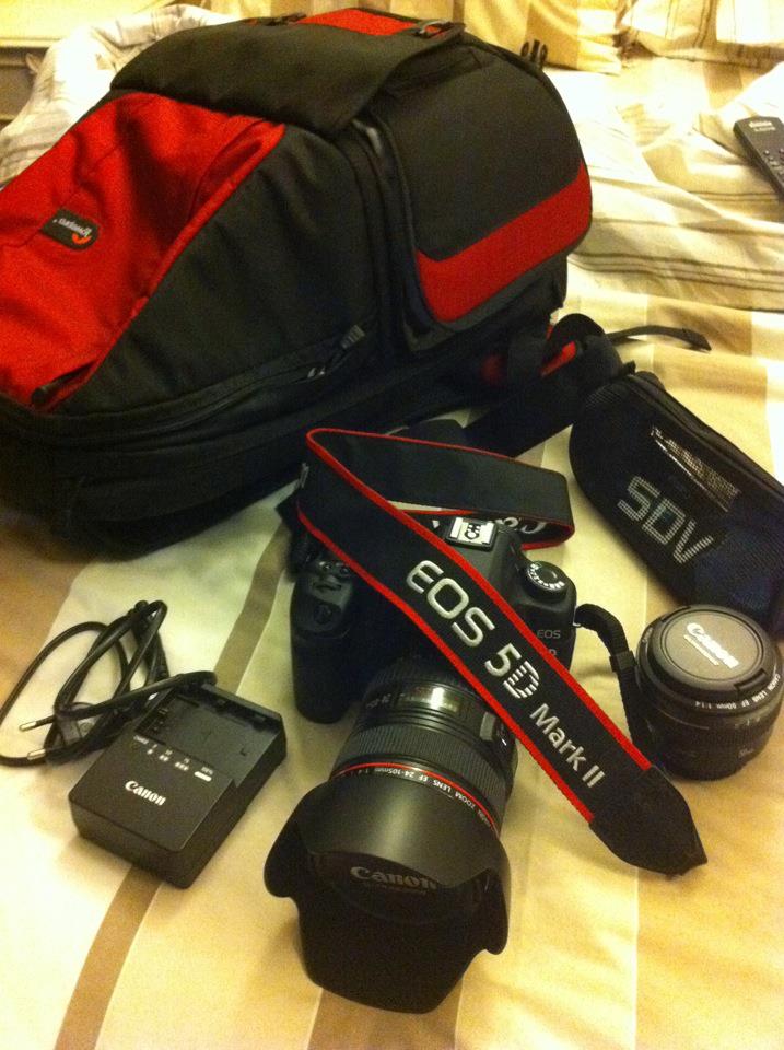 Almost brand new 5D Mark 2 and accessories for sale large image 0