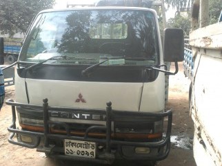 Mitsubishi Canter mini truck 