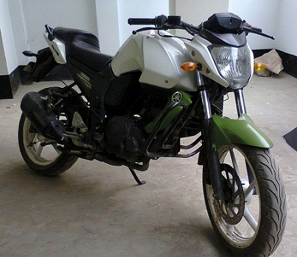 FZS - White - with Kicker Modified Genuin Paper-5000km run large image 0
