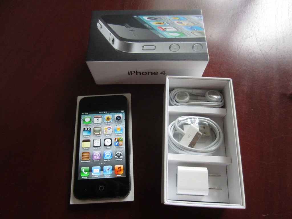 Apple iPhone 4 16GB Black large image 0